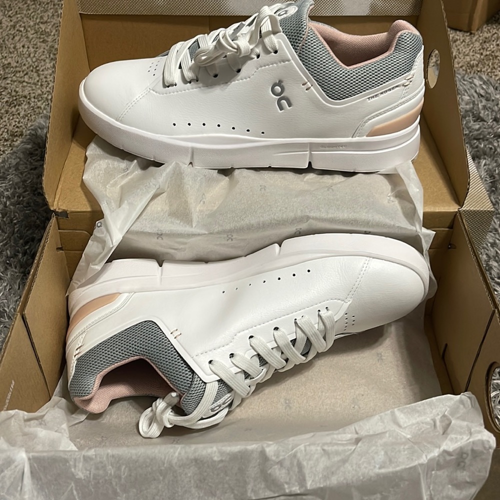On cloud advantage shoes